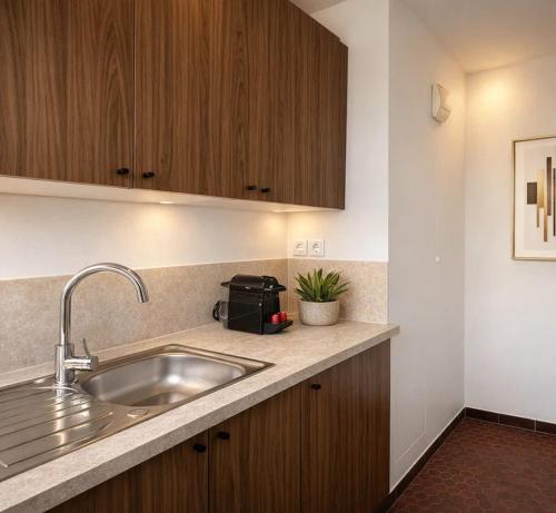 Porte de Versailles - Premium studio with Eiffel Tower view and lift - image 11