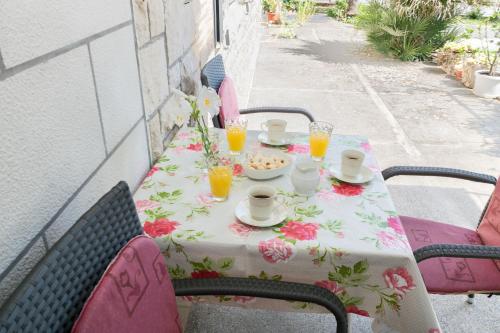 Apartments Liza - 80m from the sea - image 13