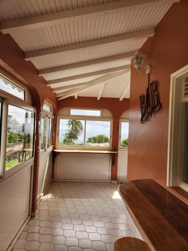 Haut de villa 100m2 avec piscine vue sur les saintes et la souffriere in Trois-Rivieres