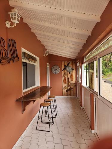 Haut de villa 100m2 avec piscine vue sur les saintes et la souffriere in Trois-Rivieres