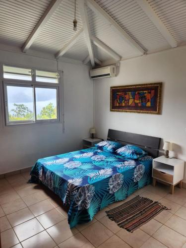 Haut de villa 100m2 avec piscine vue sur les saintes et la souffriere in Trois-Rivieres