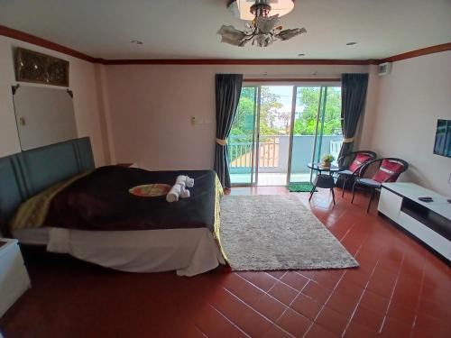 room detail thumbnail 2