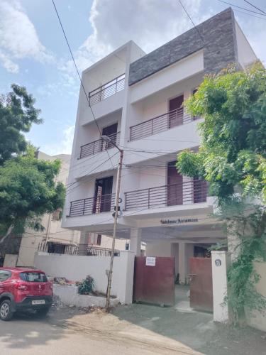 HoTEL K7 - Adyar River