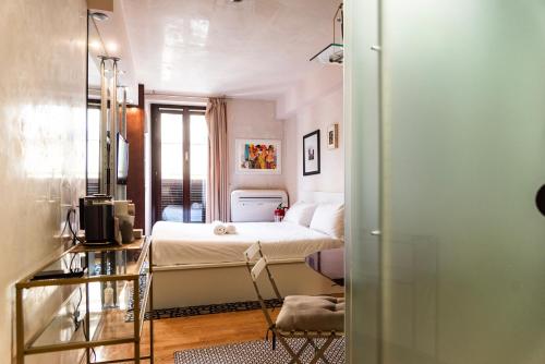 Youhosty - Duomo Studio Apartment, Milán