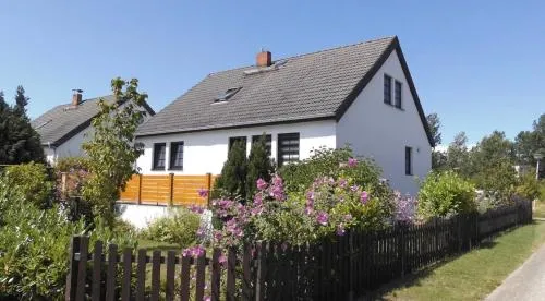 Strandgut- unsere Kleine in Dranske, Deutschland