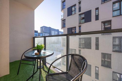 Bright Apartment Przyokopowa in the Centre of Warsaw with Parking by Noclegi Renters - image 2