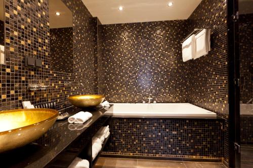 room detail thumbnail 2