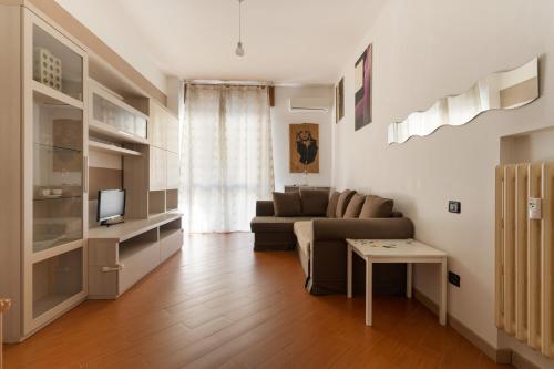 GuestHost - Milano De Angeli Elegant Apartment