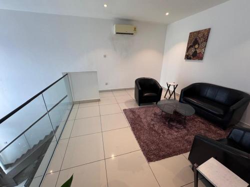 Suave Embassy Gardens