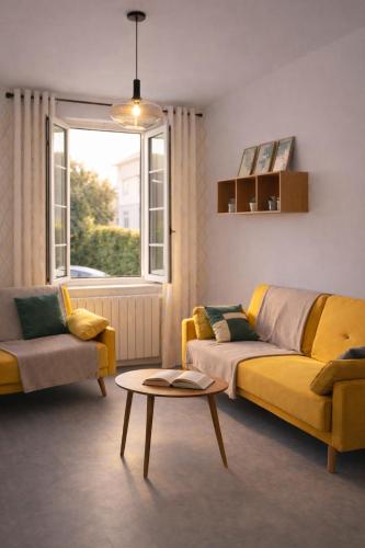 Duplex moderne avec 2 suites confortables Calme & central - Location saisonnière - Oloron-Sainte-Marie