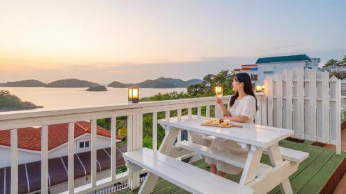 Exterior view, Yeosu Grace Family Pension in Hwayang-myeon