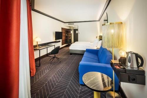 room detail thumbnail 1