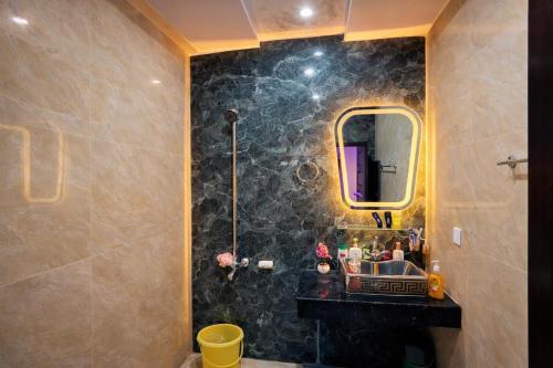 Luxury Farmhouse Just 1 km away from Airport - image 13