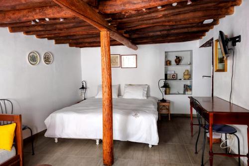 Keresbino Hydra Art Suite, Attica