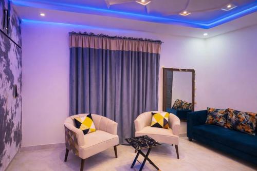 Luxury Farmhouse Just 1 km away from Airport - image 11