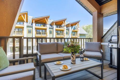 Balkon/teras, 4BR Getaway w MTN View Balcony Near DT and Banff in Canmore (AB)