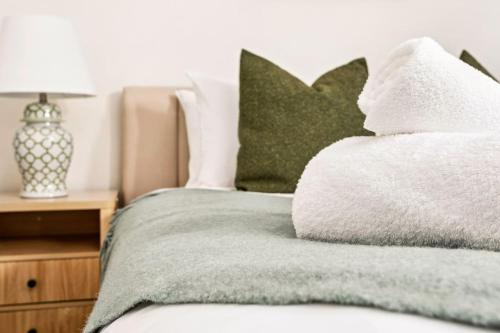 Stylish 1 Bedroom in Sydney CBD with Rooftop Pool - main image