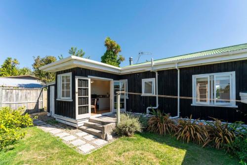 Wych Hazel - cute 2 bedroom cottage, cental Taupo in Taupo