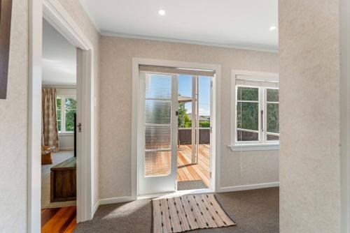 Wych Hazel - cute 2 bedroom cottage cental Taupo - image 2
