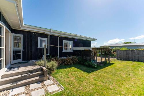 Wych Hazel - cute 2 bedroom cottage, cental Taupo in Taupo