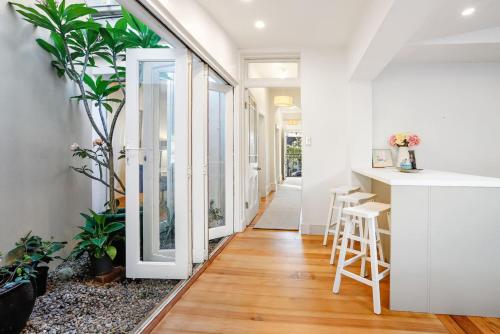Bright and Spacious Home Near to Sydney CBD - image 5