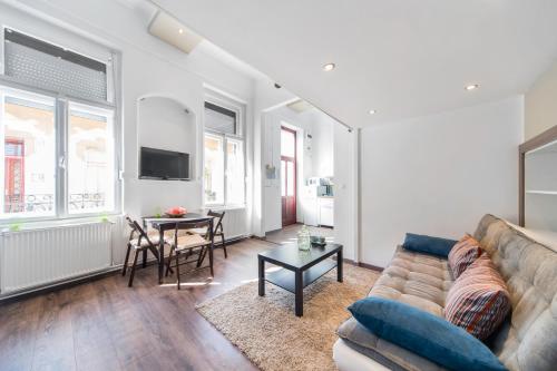 D53 Apartments - image 5