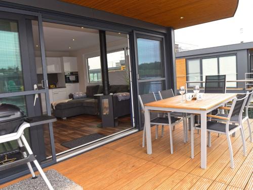 Apartment Hausboot Dolce Vita am Bärwaldersee by Interhome in Klitten, Deutschland