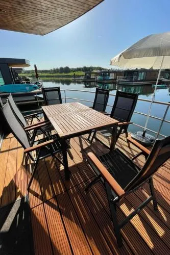 Apartment Hausboot Vroni am Bärwaldersee by Interhome in Klitten, Deutschland