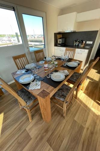 Apartment Hausboot Vroni am Bärwaldersee by Interhome (Apartment Hausboot Vroni am Barwaldersee by Interhome) in Grossdubrau