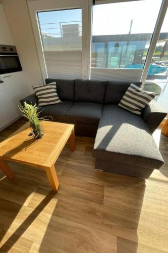 Apartment Hausboot Vroni am Bärwaldersee by Interhome (Apartment Hausboot Vroni am Barwaldersee by Interhome) in Grossdubrau