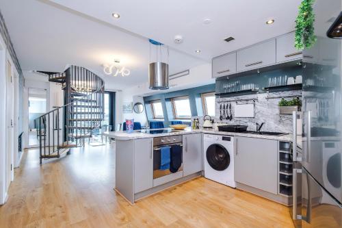 Stylish Penthouse, Free Parking, Pool Table, PS4 – khách sạn tại Manchester South