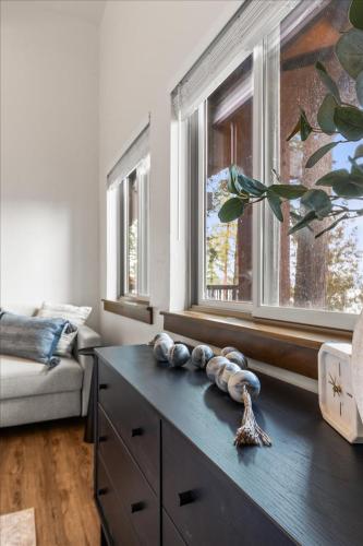DeJa View - Lower Unit - main image