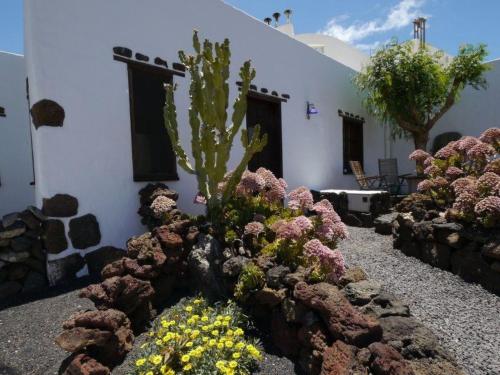 Holiday Home Casa Consultorio by Interhome in Guatiza