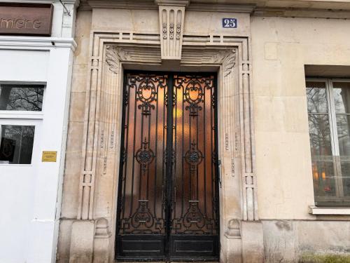 Bright & Cozy Paris Stay near Montparnasse - image 10