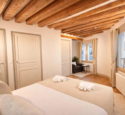 Charming property - Notre Dame Cathedral - image 9
