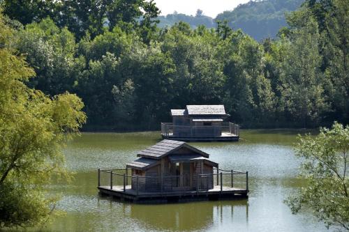 Cabanes flottantes du Lac de Pelisse - Cavarc