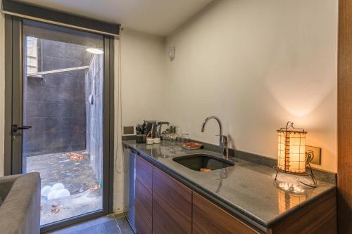 廚房, Beautiful Studio in Faqra in 科法德比安