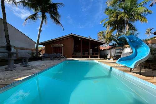Casa de praia em condomínio com ar-condicionado e piscina – khách sạn tại Praia da Boraceia