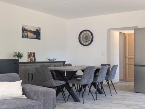 La petite Villa - au Bord de l'Etang de la Bonde in La Motte-Dʼaigues