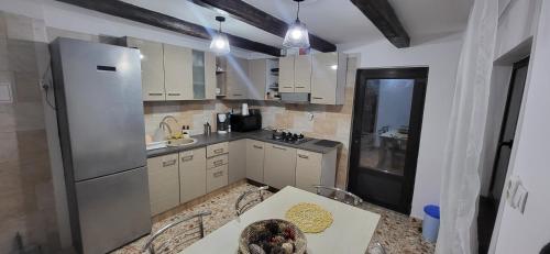 Casa Cărbunaru (Casa Carbunaru) in Tirgu Okna