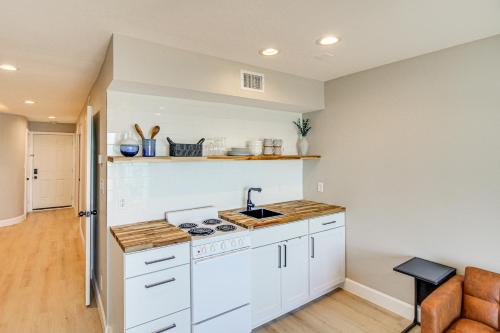Breezy Beachfront Condo in Heart of Corpus Christi in Corpus Christi, USA