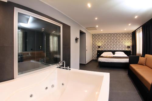 Hot tub, Best Western JFK Hotel in Fuorigrotta