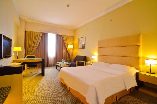 Dynasty Hotel Miri Room Type - Deluxe King