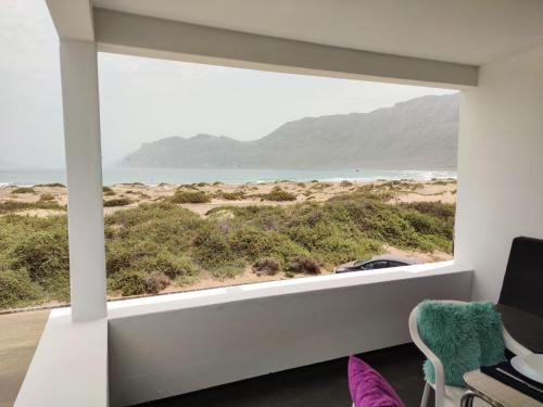 Holiday Home in Caleta De Famara mit Terrasse by Interhome – khách sạn tại Caleta de Famara
