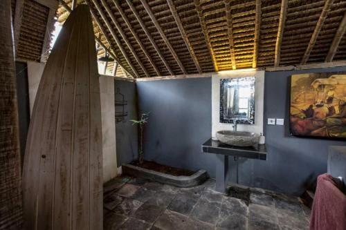 Bathroom, Gipsy Beach Bungalows in Pelangan