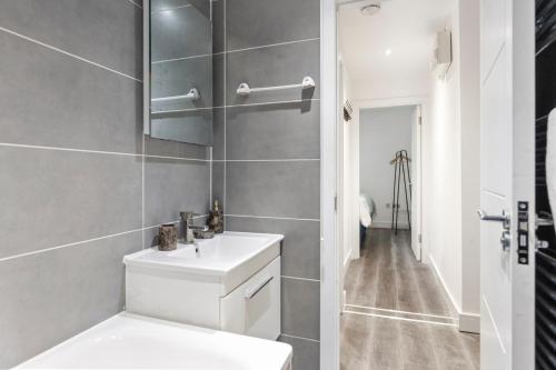 Apartment - Sleeps 11 - Hampstead Group Stay - image 11