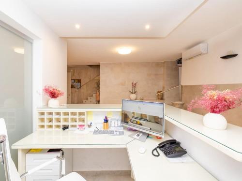 ردهة, Hotel Punta San Francesco in فيستي