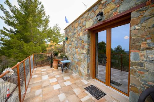 Fikardou Chalets in Ficardou