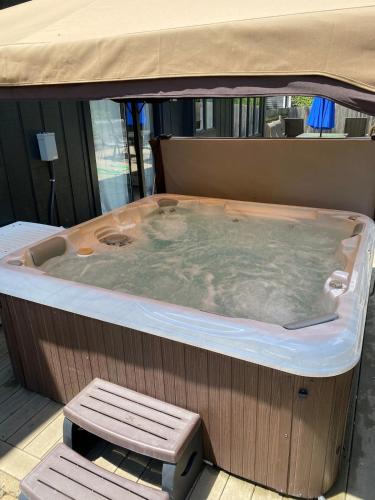 Pezsgőfürdő, Centrally Located Lexington FUN-ZONE! Pool! Hottub! Game Room! in Blueberry Hill-Brigadoon-Stoneybrook-Baralto