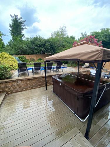 Centrally Located Lexington FUN-ZONE! Pool! Hottub! Game Room! in Blueberry Hill-Brigadoon-Stoneybrook-Baralto